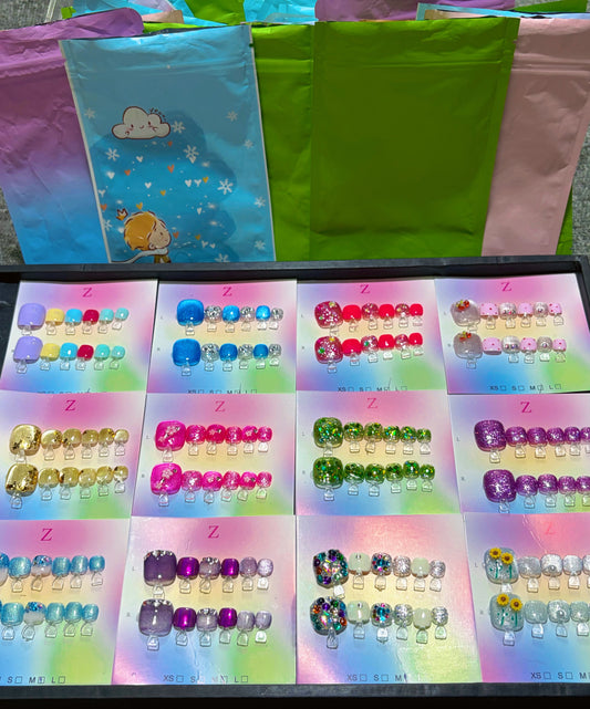 lucky Toe Press-on Nails open in live Global Shipping